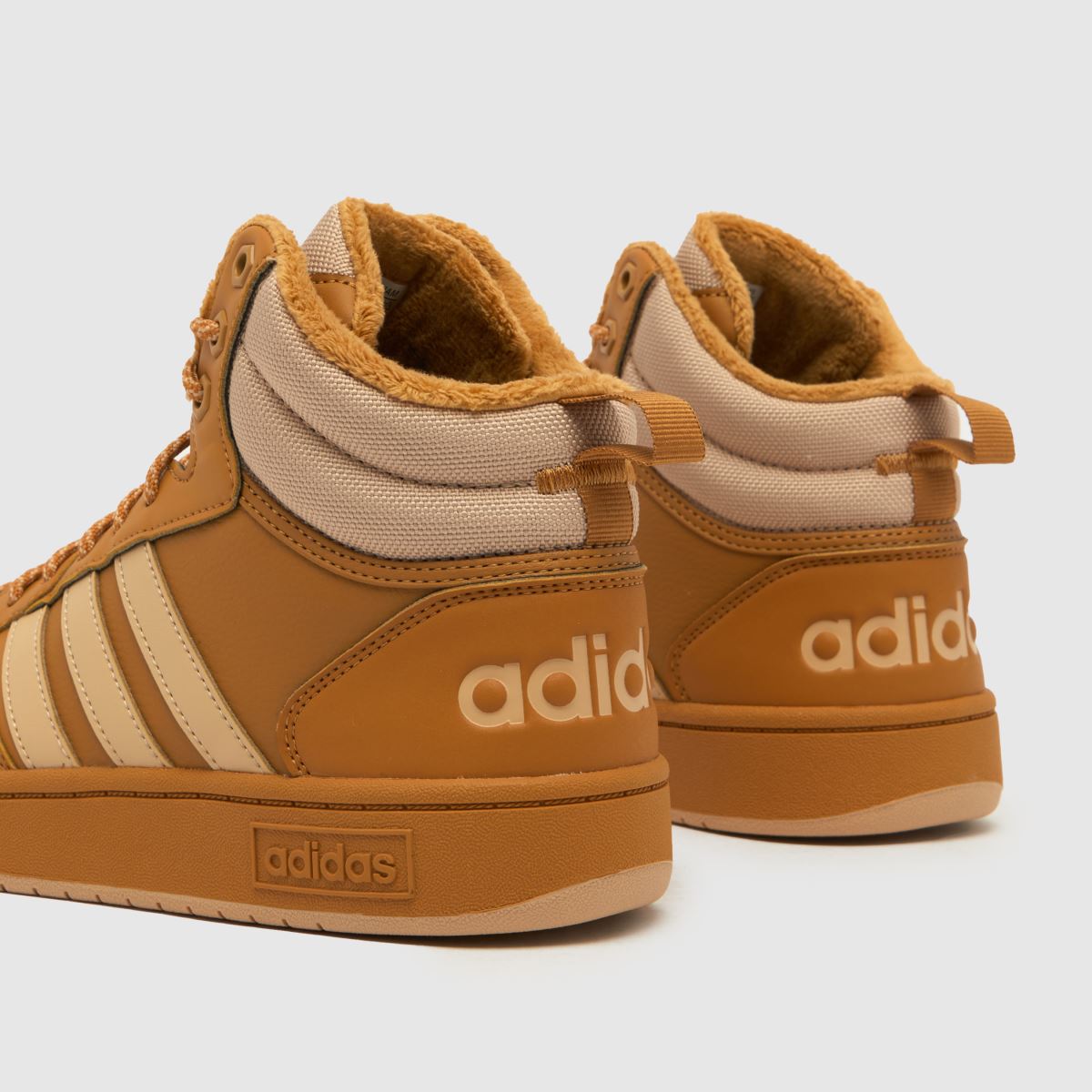 adidas hoops 3.0 mellanhöga sneakers i beige och brunt