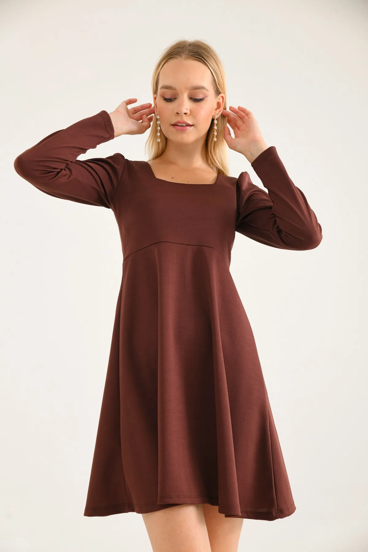 VOLT CLOTHİNG  Damen-Minikleid mit quadratischem Ausschnitt und langen Ärmeln