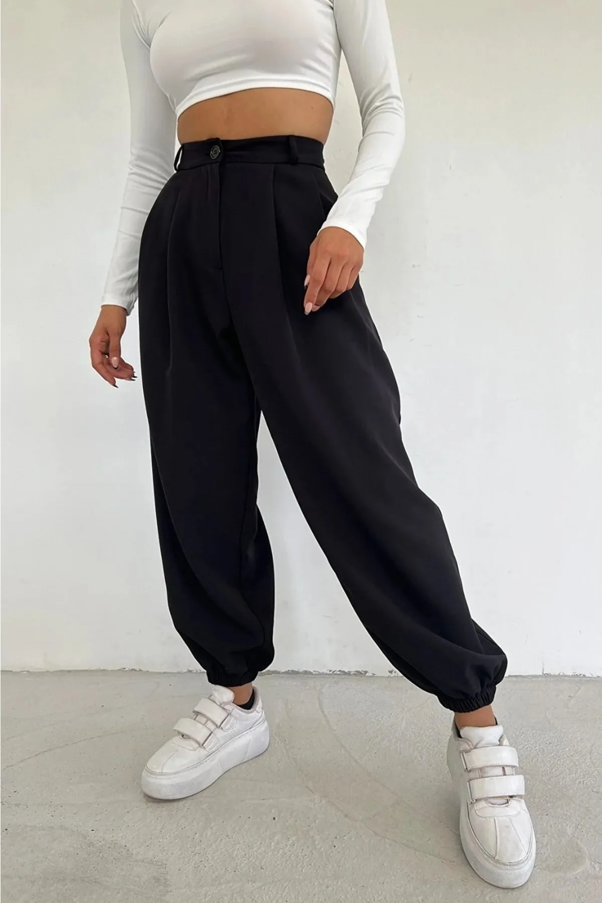 modazoom  Schwarze, maskuline, elastische Jogginghose mit lockerem Bein von Excellence