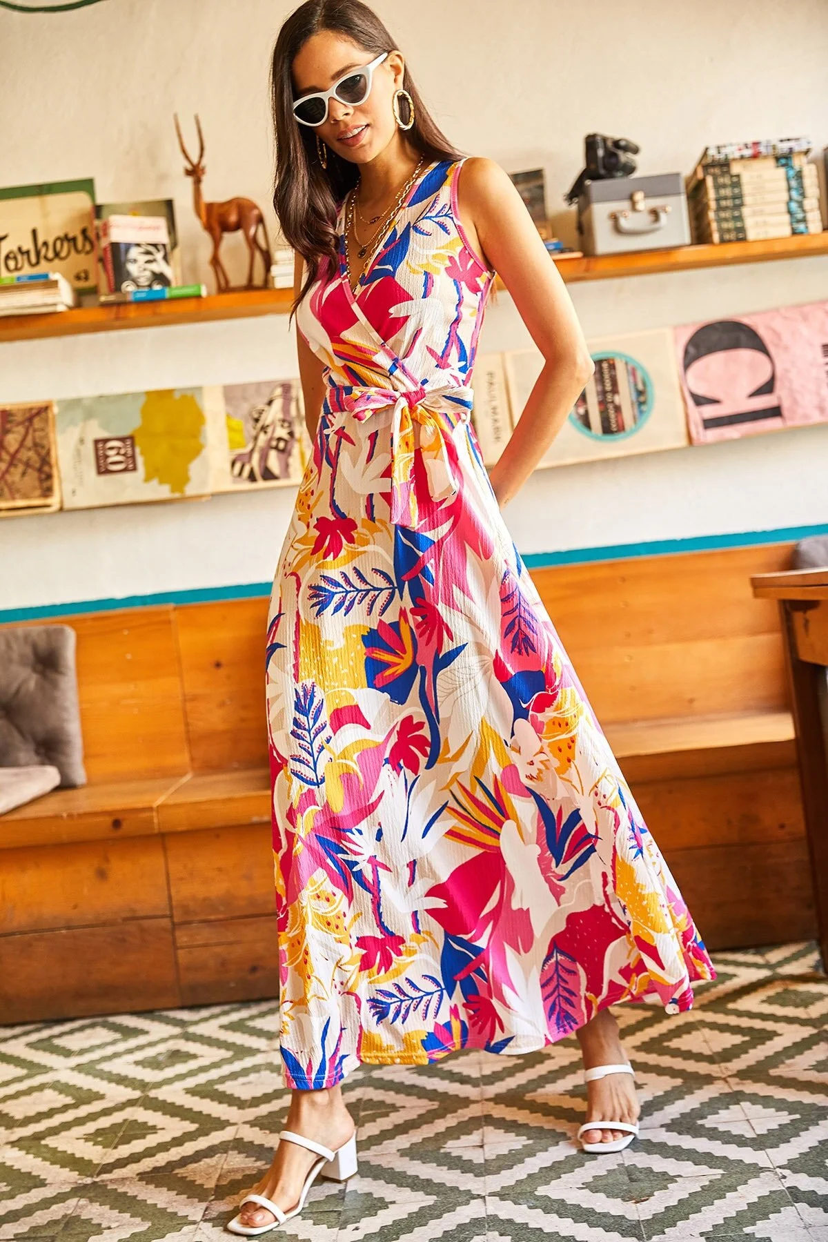 Olalook  Fuchsiafarbenes, florales, zweireihiges Maxi-Strickkleid mit Gürtel und Struktur ELB-19001745