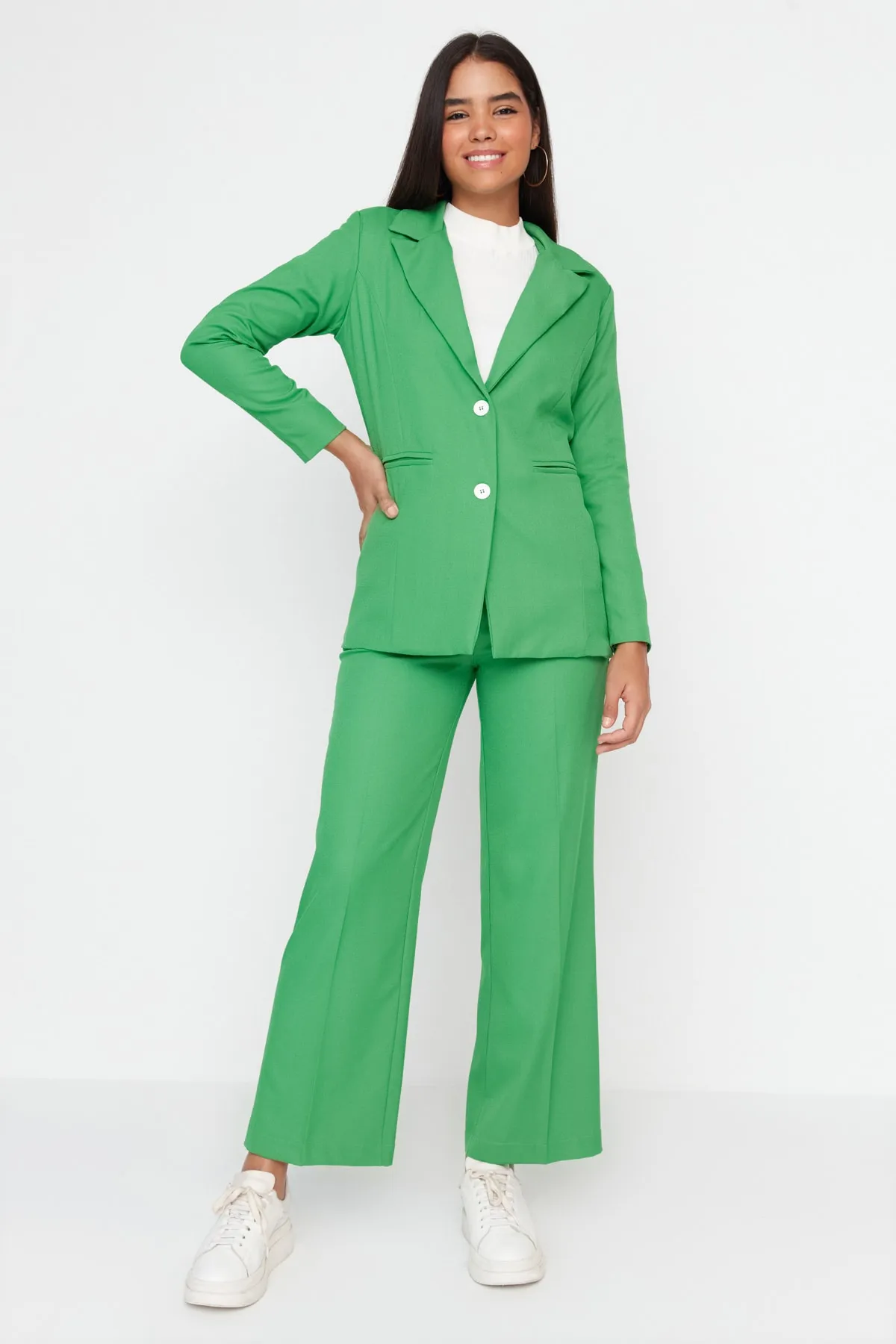 Trendyol Modest  Grüner gewebter Anzug aus Jacke und Hose mit zwei Knöpfen TCTAW23US00128