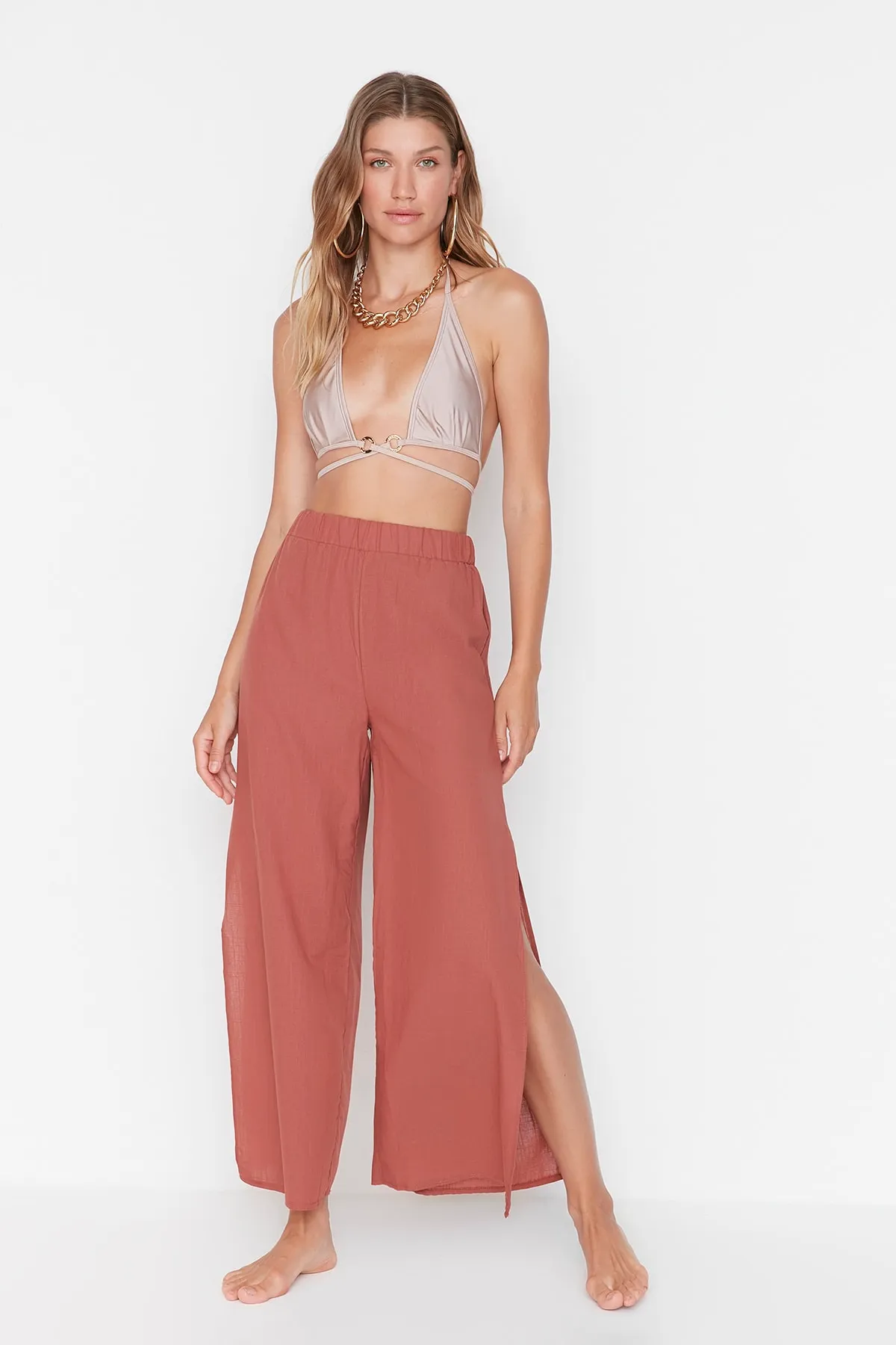 Trendyol Collection  Zimtgewebte Hose aus 100 % Baumwolle TBESS21PL0493