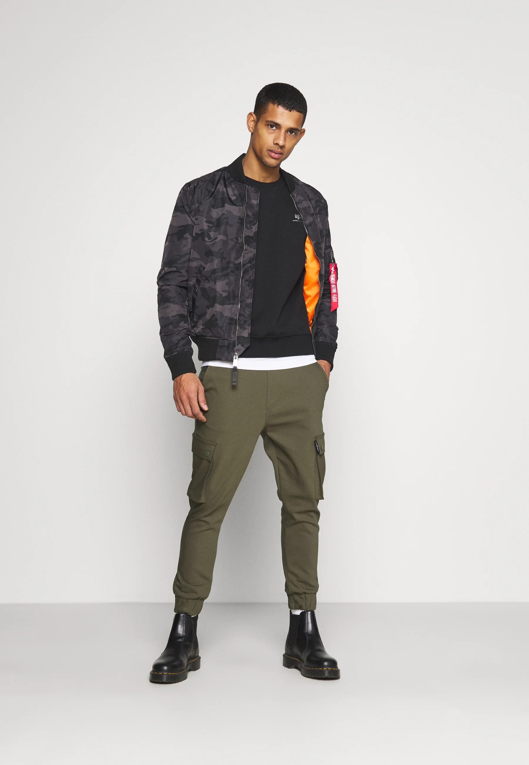 Chaqueta bomber Alpha Industries CAMO