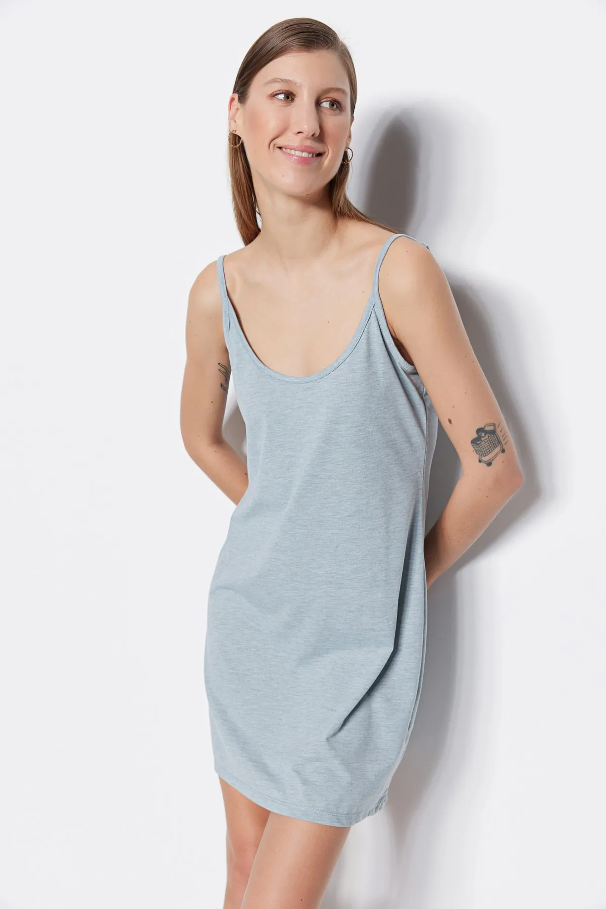 Trendyol Collection  Hellblaues Strickkleid aus Baumwolle mit Seilträgern THMSS23EL00000