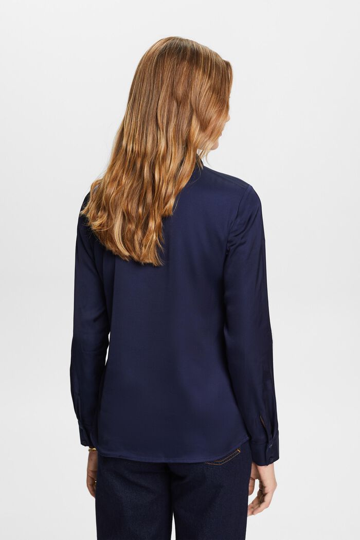 Bluse in Satinoptik