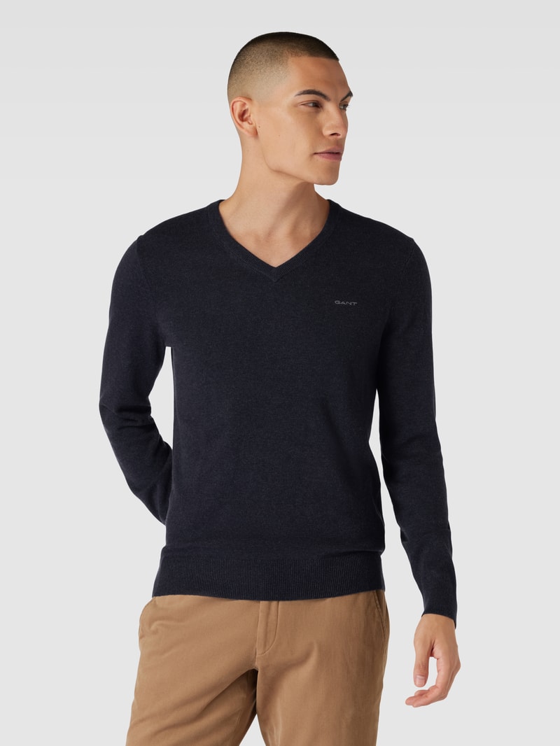 Strickpullover aus Lammwoll-Mix mit V-Ausschnitt in marineblau meliert