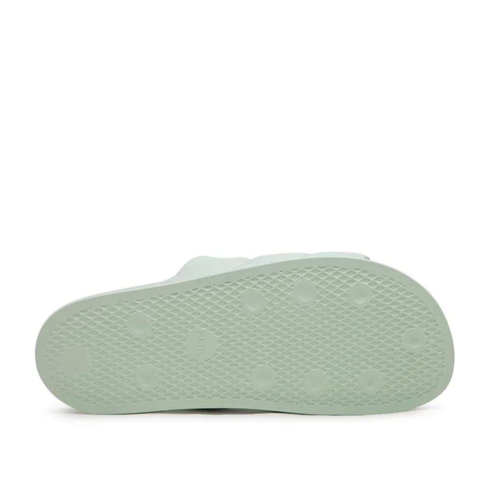 adidas Adilette Essential IG7150 / grün