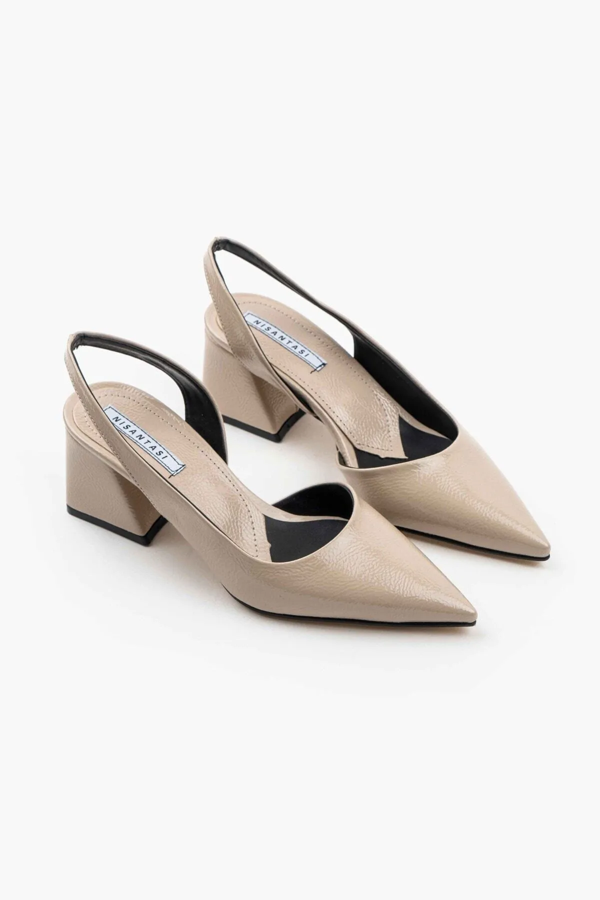 NİŞANTAŞI SHOES  Owen Ten Damen-Schuhe mit Absatz und spitzem Zehenbereich aus Lackleder auf der Rückseite