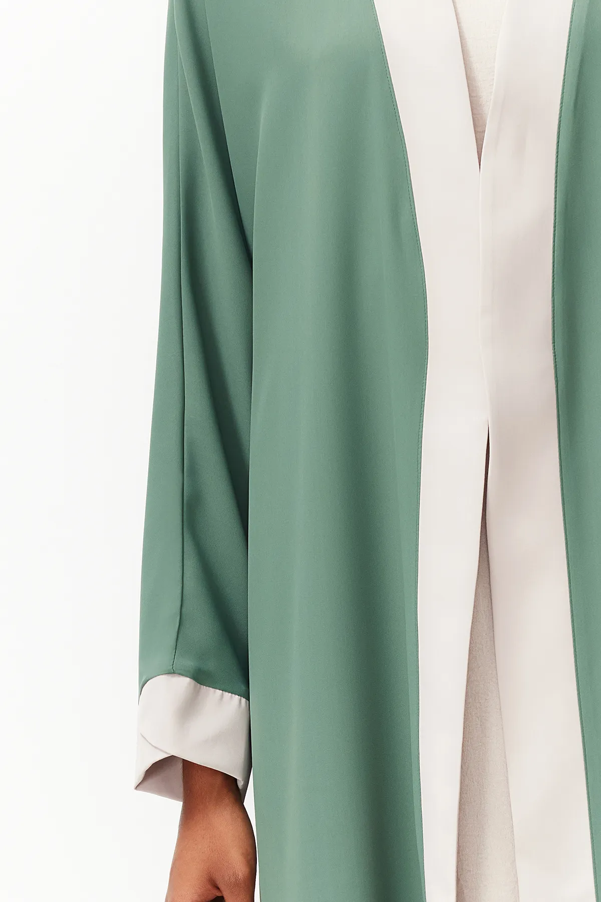 Trendyol Modest  Grüne, farblich blockierte, lange gewebte Kappe & Ferace & Abaya TCTSS24KF00009