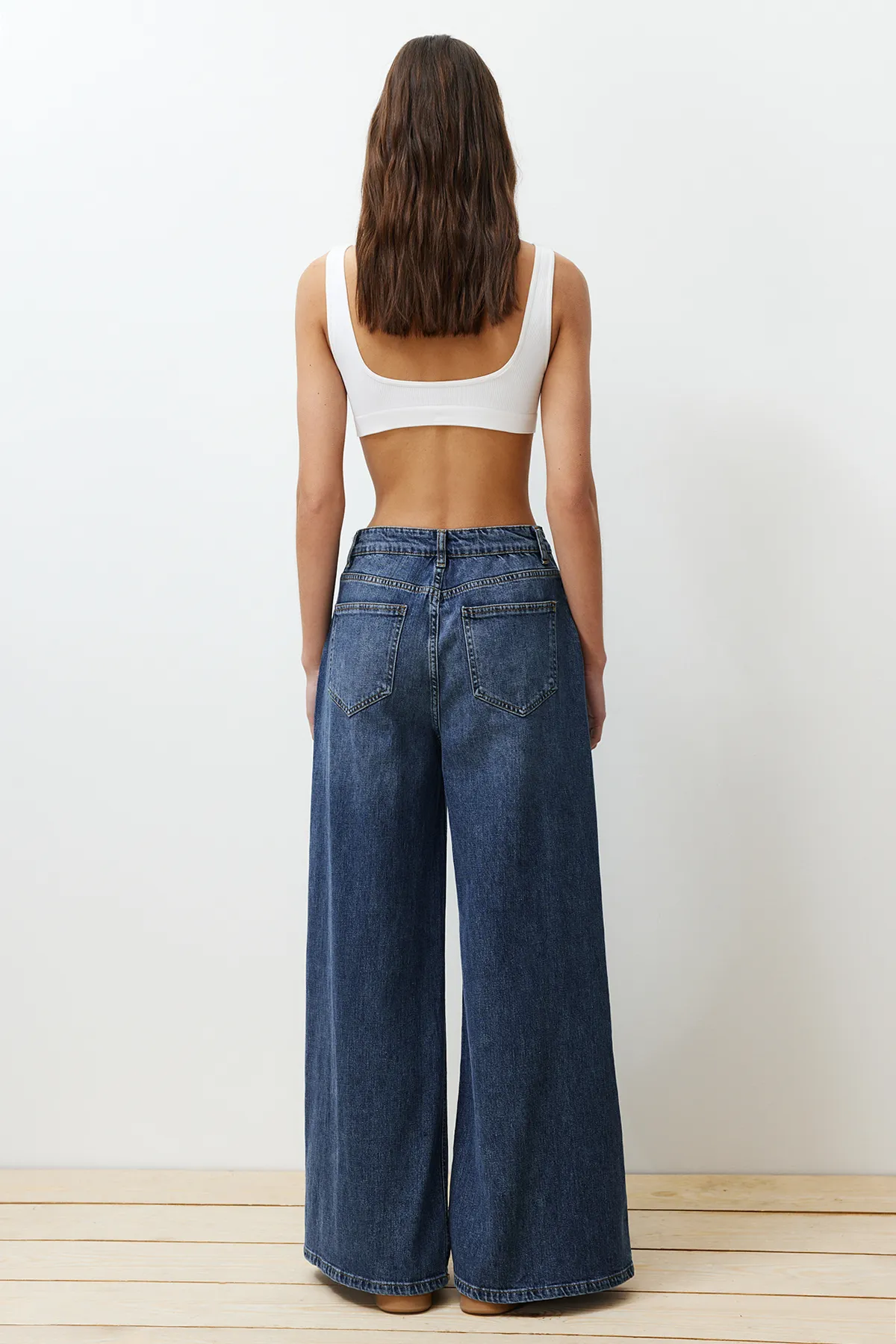 Trendyol Collection  Blaue, nachhaltigere Nahtdetaillierte Jeans mit weitem Bein und hoher Taille TWOSS24JE00116