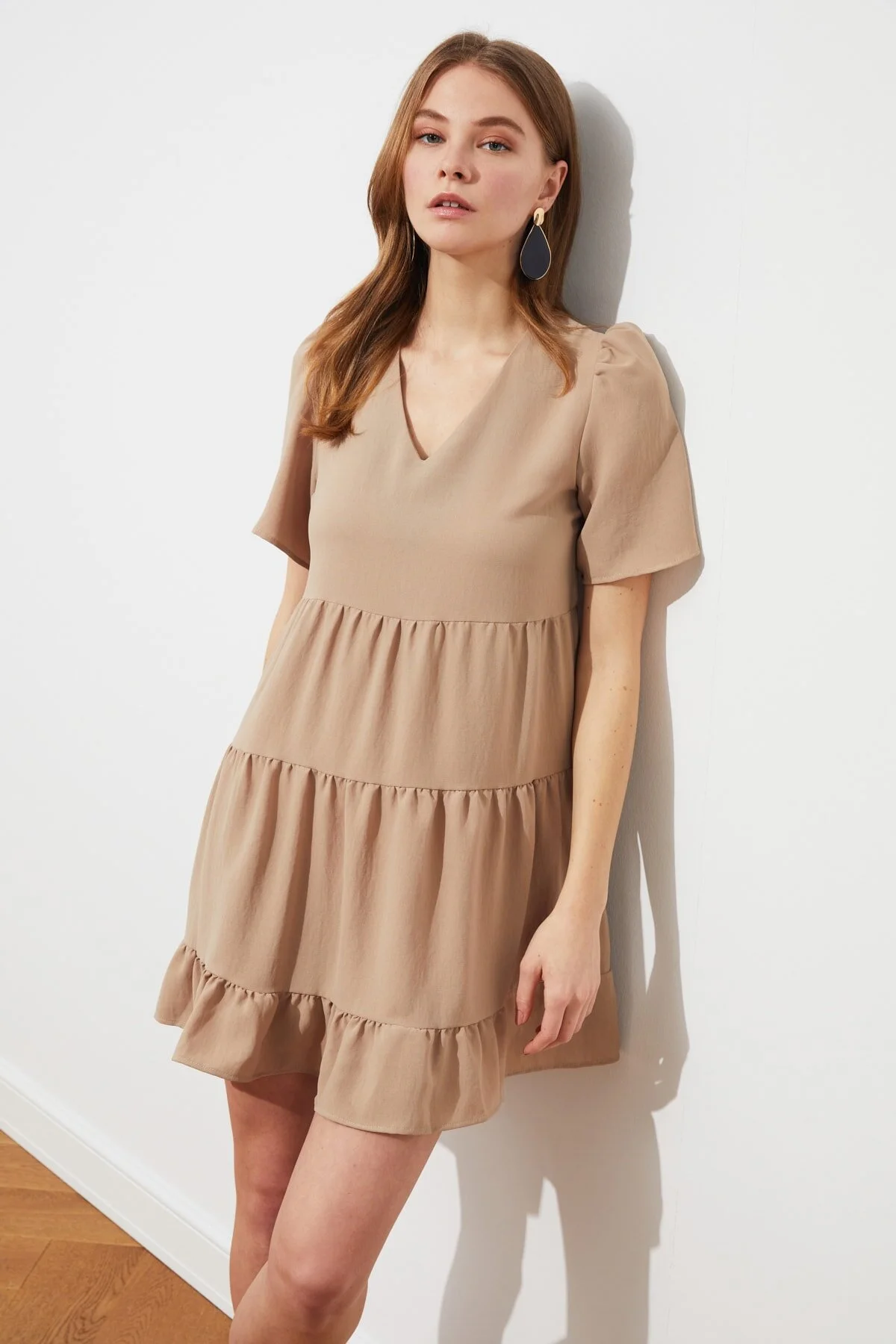Trendyol Collection  Steinfarbenes, weit geschnittenes Mini-Webkleid TWOSS20EL0400