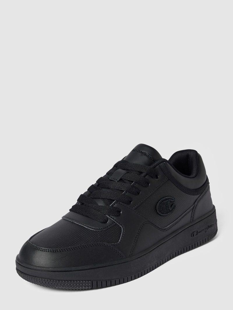 Sneaker mit Label-Detail in schwarz