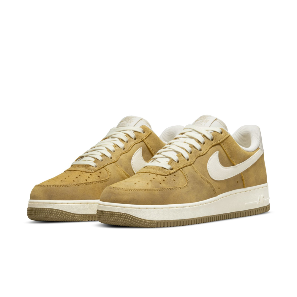 Nike Air Force 1 07 DV6474-700 / gelb