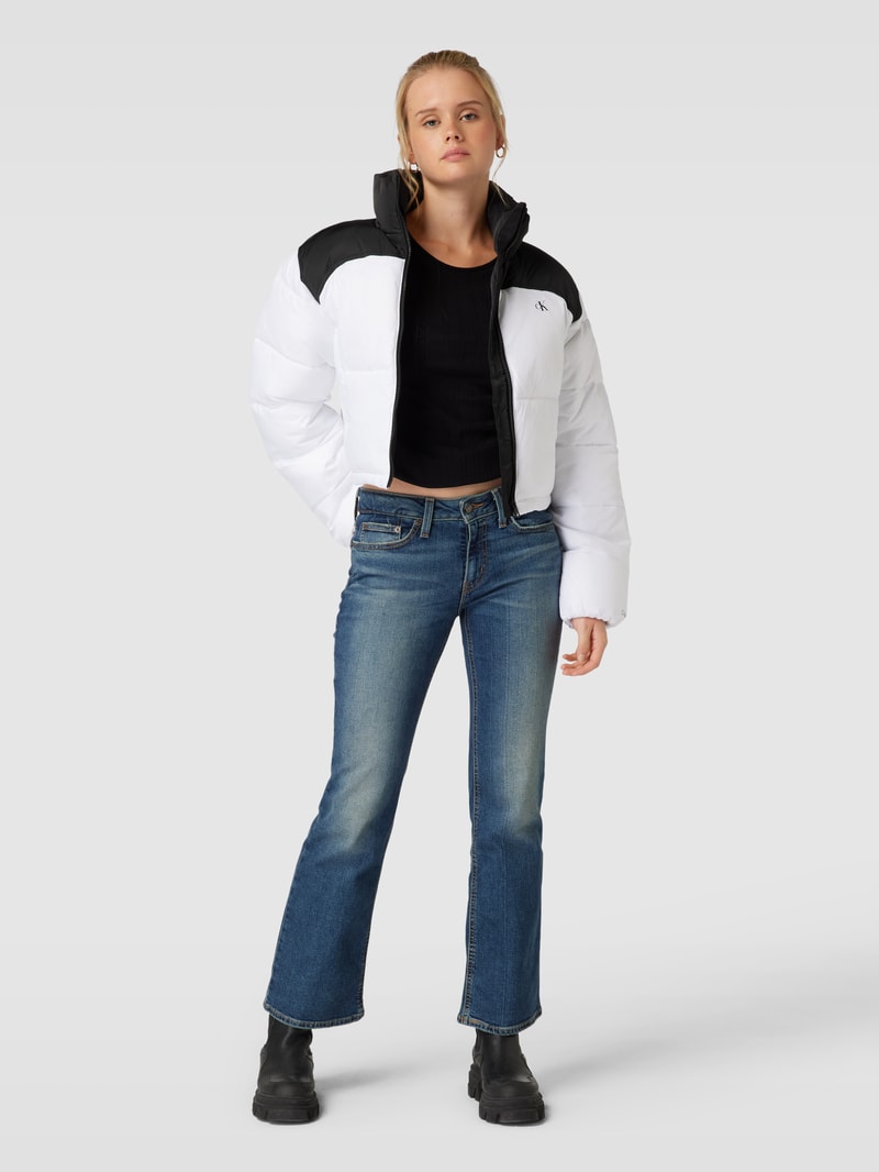 Cropped Steppjacke mit Label-Detail in weiss