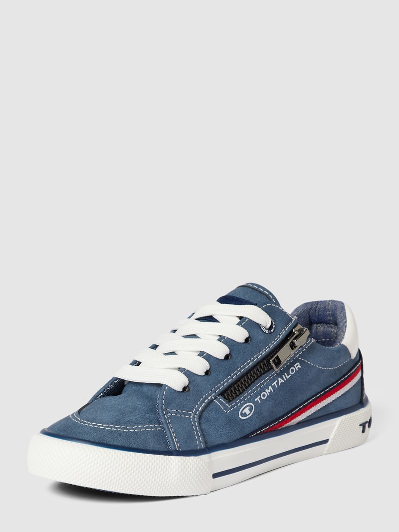 Sneaker mit Label-Details in hellblau