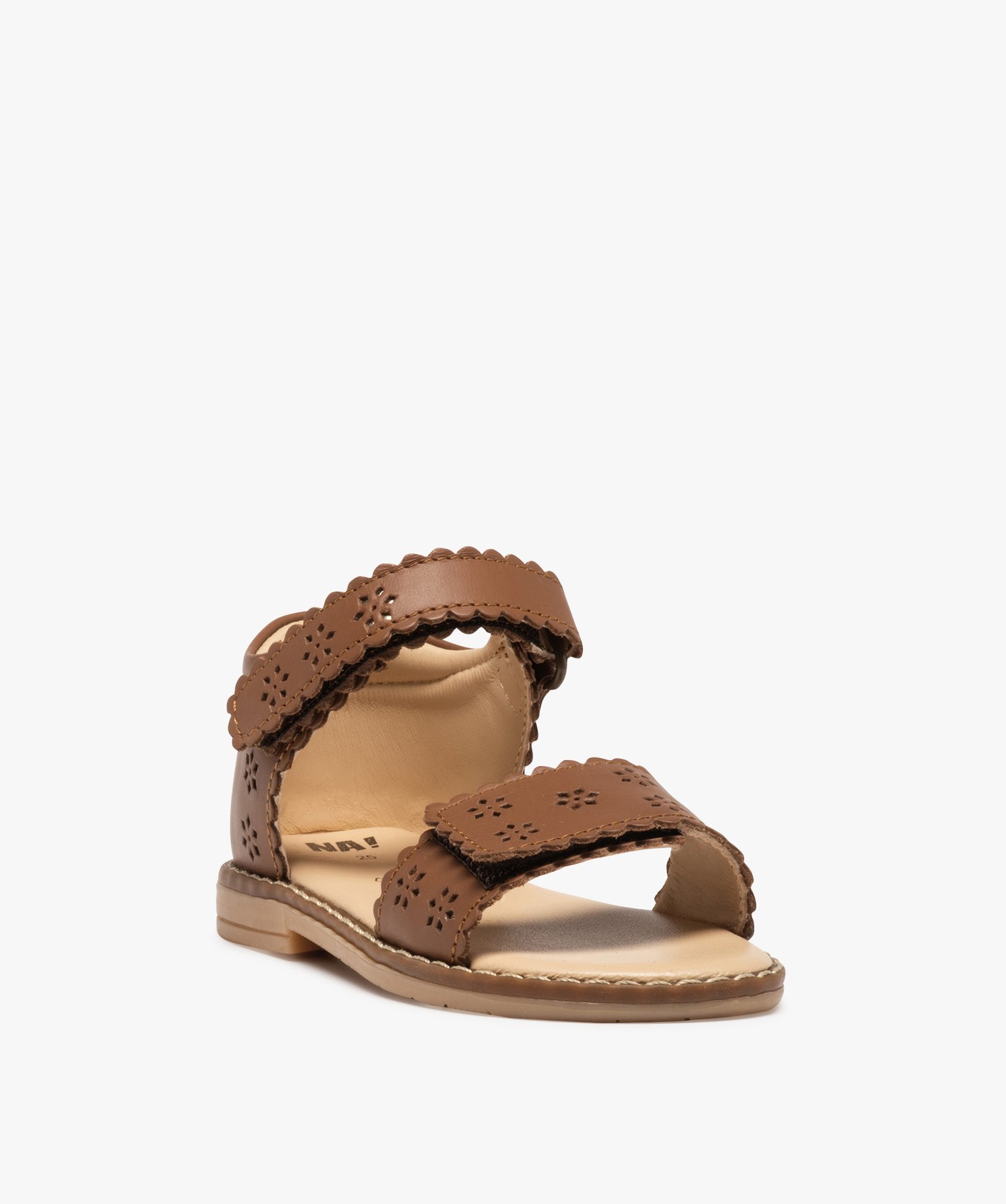 Sandales fille dessus cuir perforé à talon fermé – NA! camel | GEMO