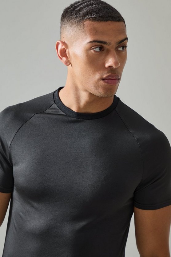 Man Active Lightweight Essentials Fitness Muscle-Fit T-Shirt