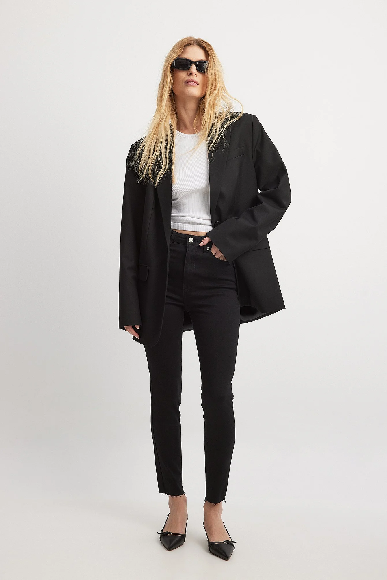 Skinny-Jeans mit hoher Taille und rohem Saum