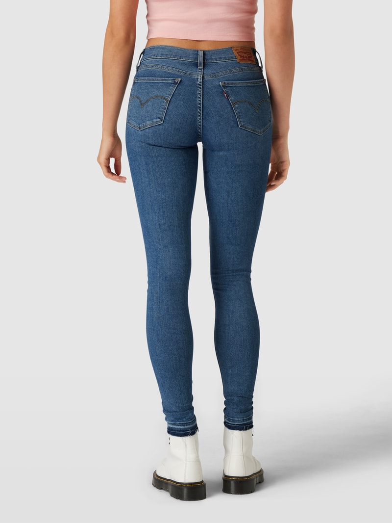Jeans mit ausgefransten Beinabschlüssen Modell '710' in jeans