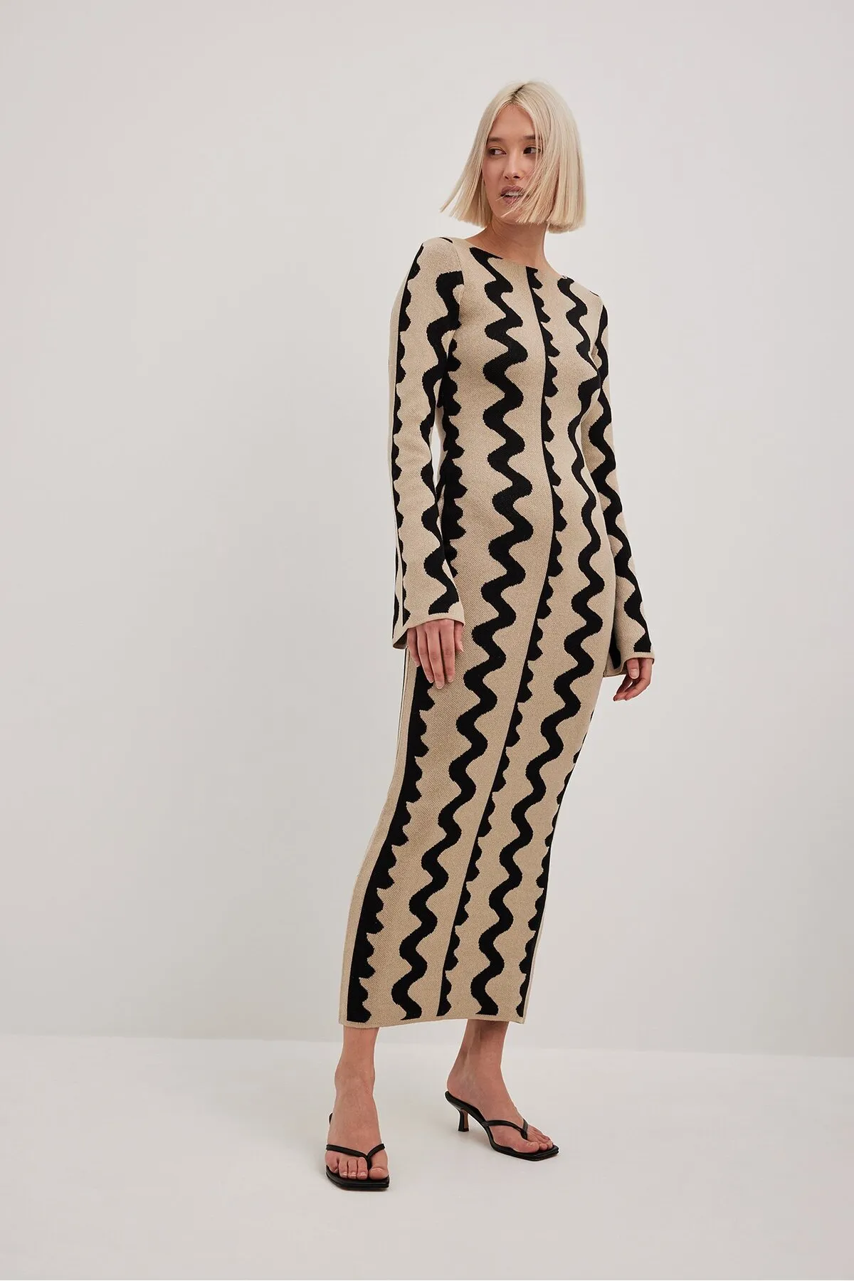 NA-KD  Gestricktes Maxikleid mit weiten Ärmeln