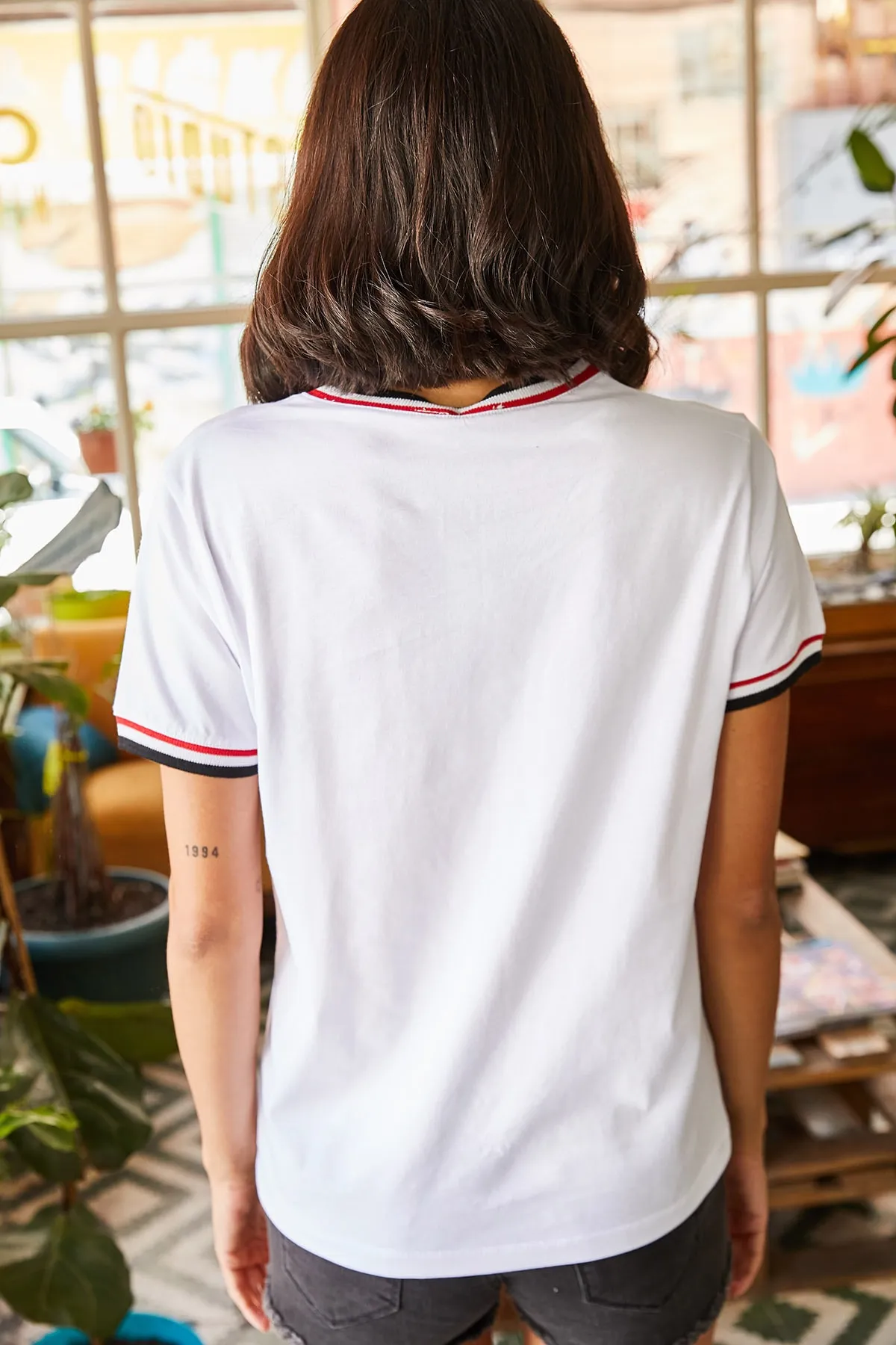 Olalook  Weißes Damen-T-Shirt mit Ärmeln und Kragen TSH-19000562