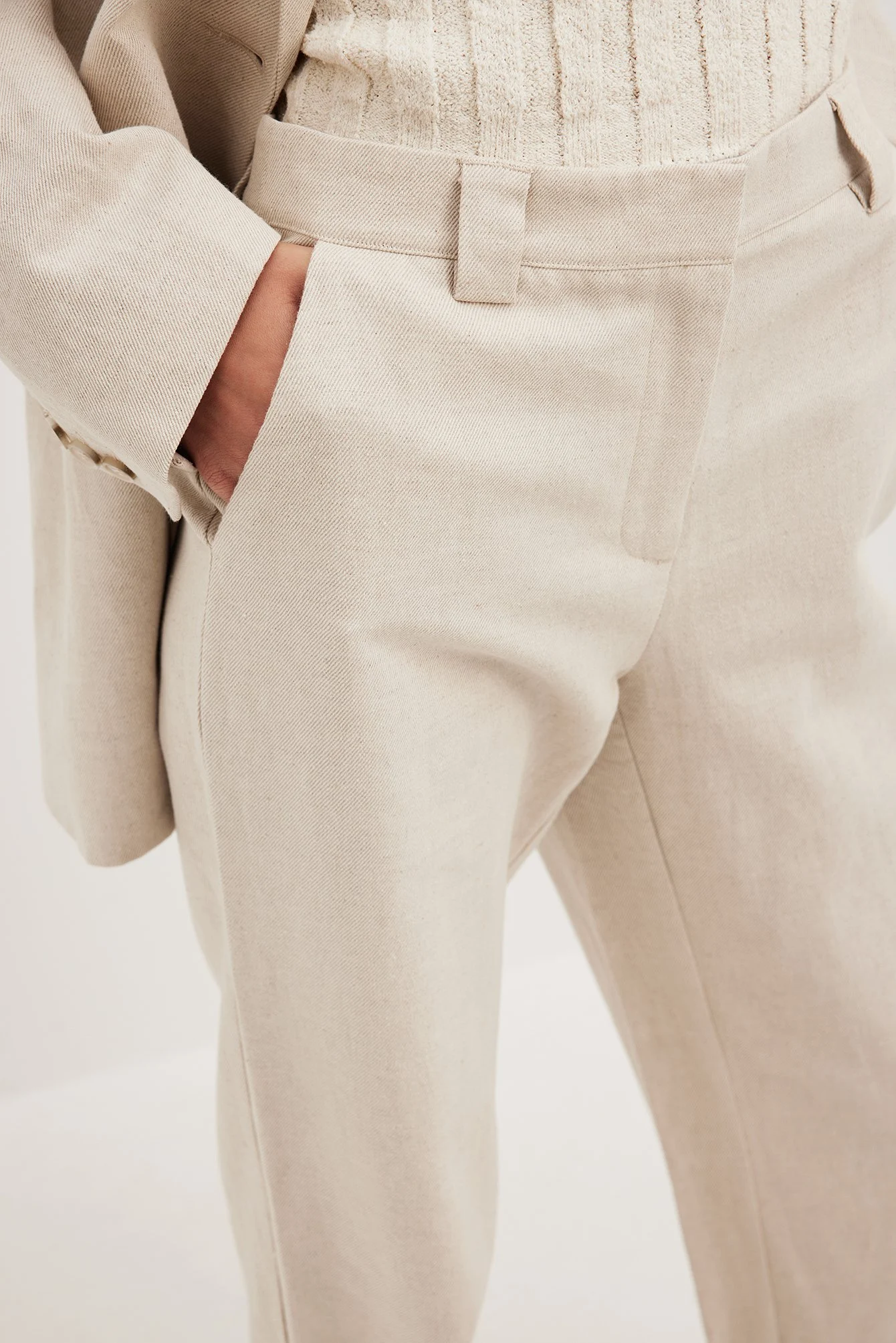 Anzughose mit mittelhoher Taille und Bundfalte