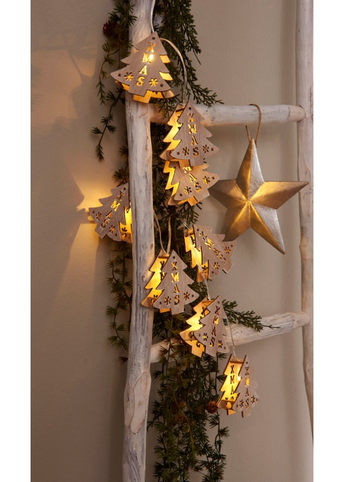 LED-Lichterkette mit Tannenbäumen