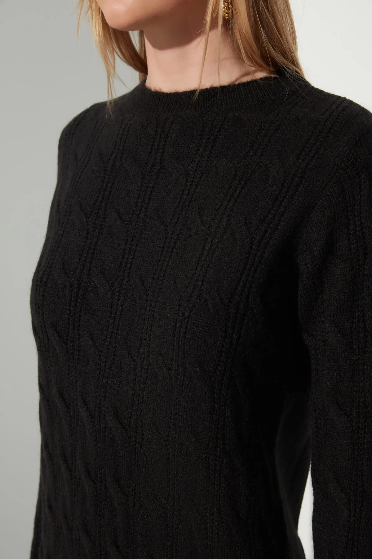 Trendyol Collection  Schwarzes, detailliertes Strickkleid aus Wolle TWOAW23EL00829