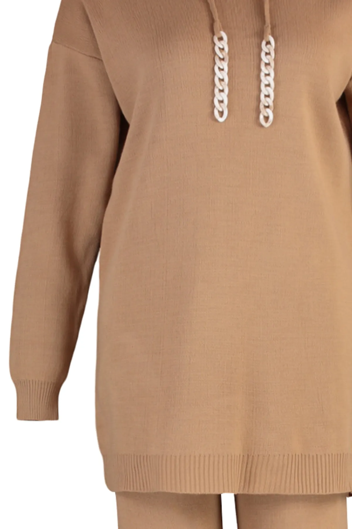 Trendyol Modest  Kamelfarbenes Strickset aus Pullover und Hose mit Kettendetail TCTAW23US00117