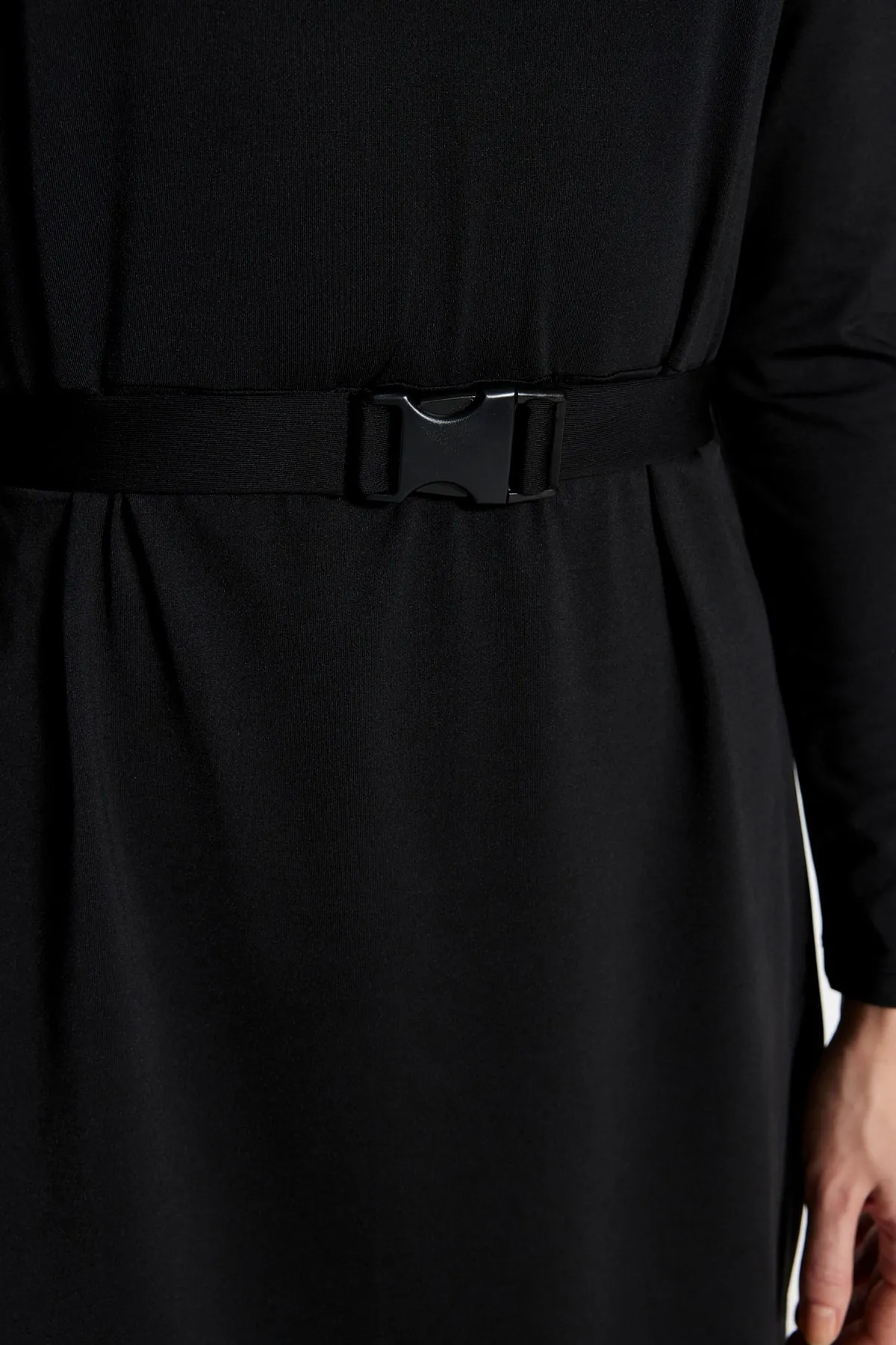 Trendyol Modest  Schwarzes, vollständig bedecktes, gestricktes Lycra-Badeanzugset mit Gürtel und Gürtel TCTSS23CF00043
