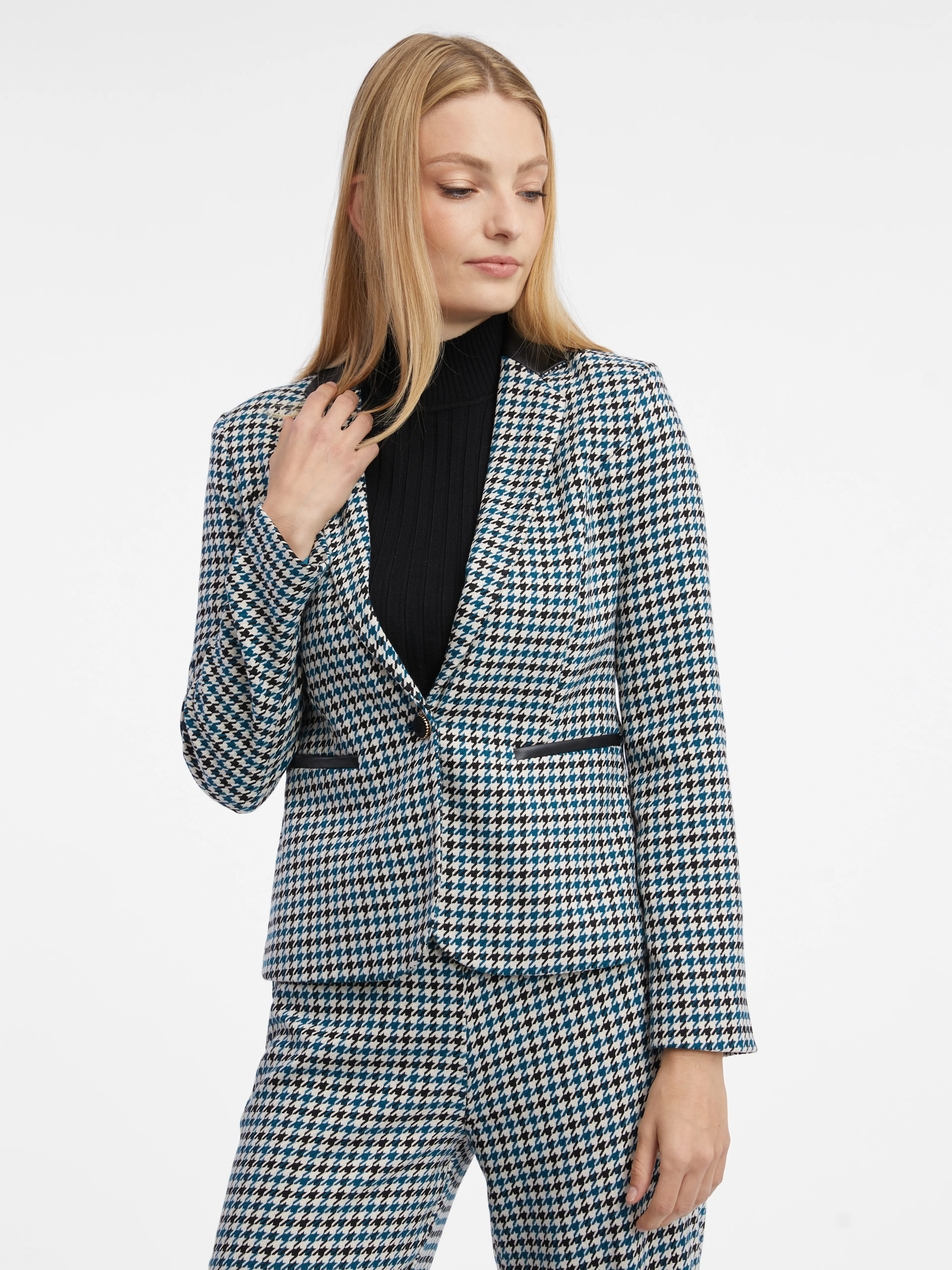 Schwarz-blau gemusterte Damenjacke ORSAY