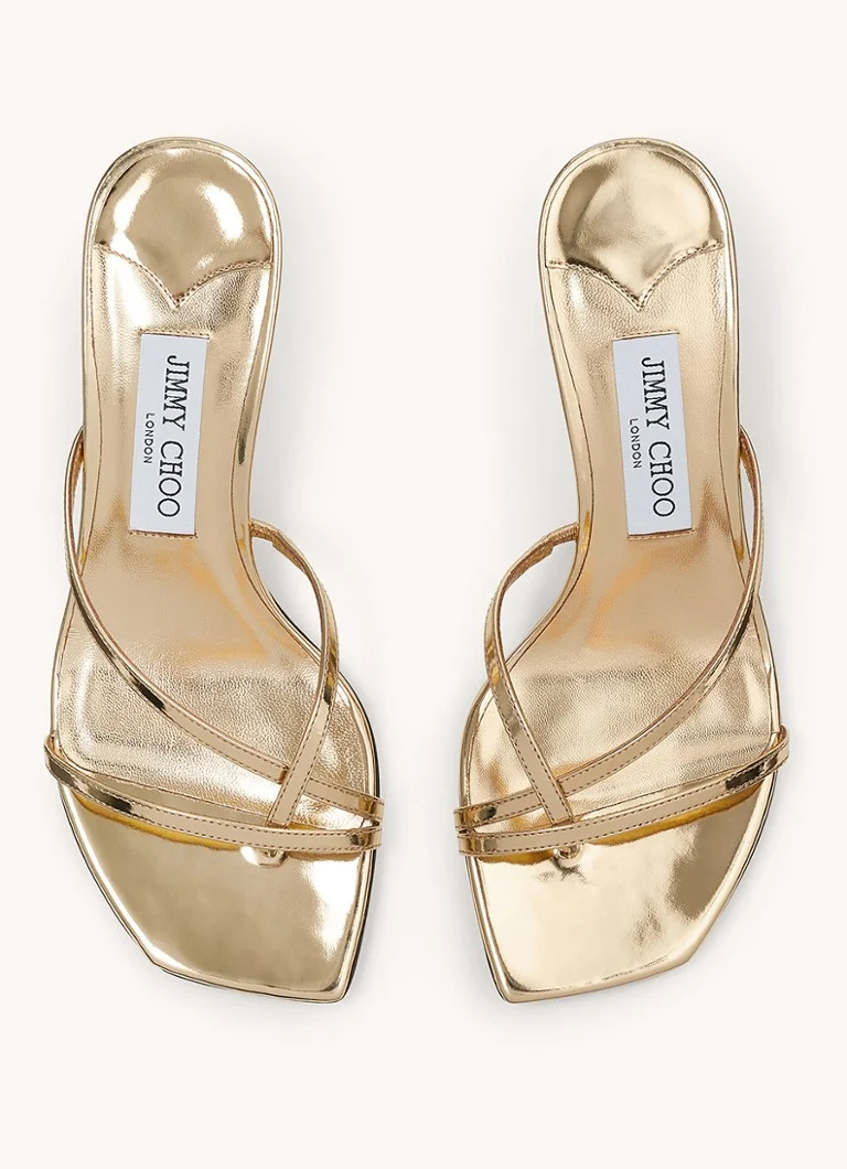 Jimmy Choo Etana 50 -sandaalit vasikannahasta, jossa on metallinhohtoinen viimeistely.