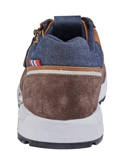 Sneaker mit stylischer Sohle