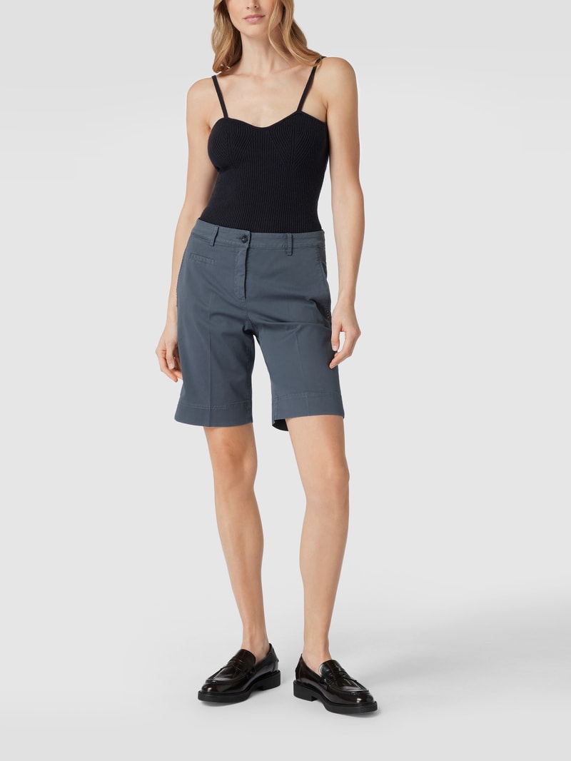 Shorts mit Label-Patch in blau