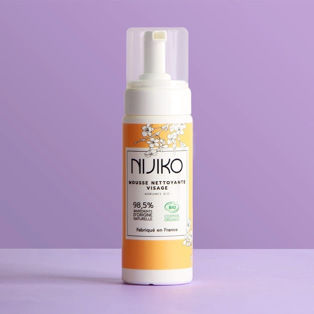 Spumă de curățare facială organică NIJIKO pentru ten gras