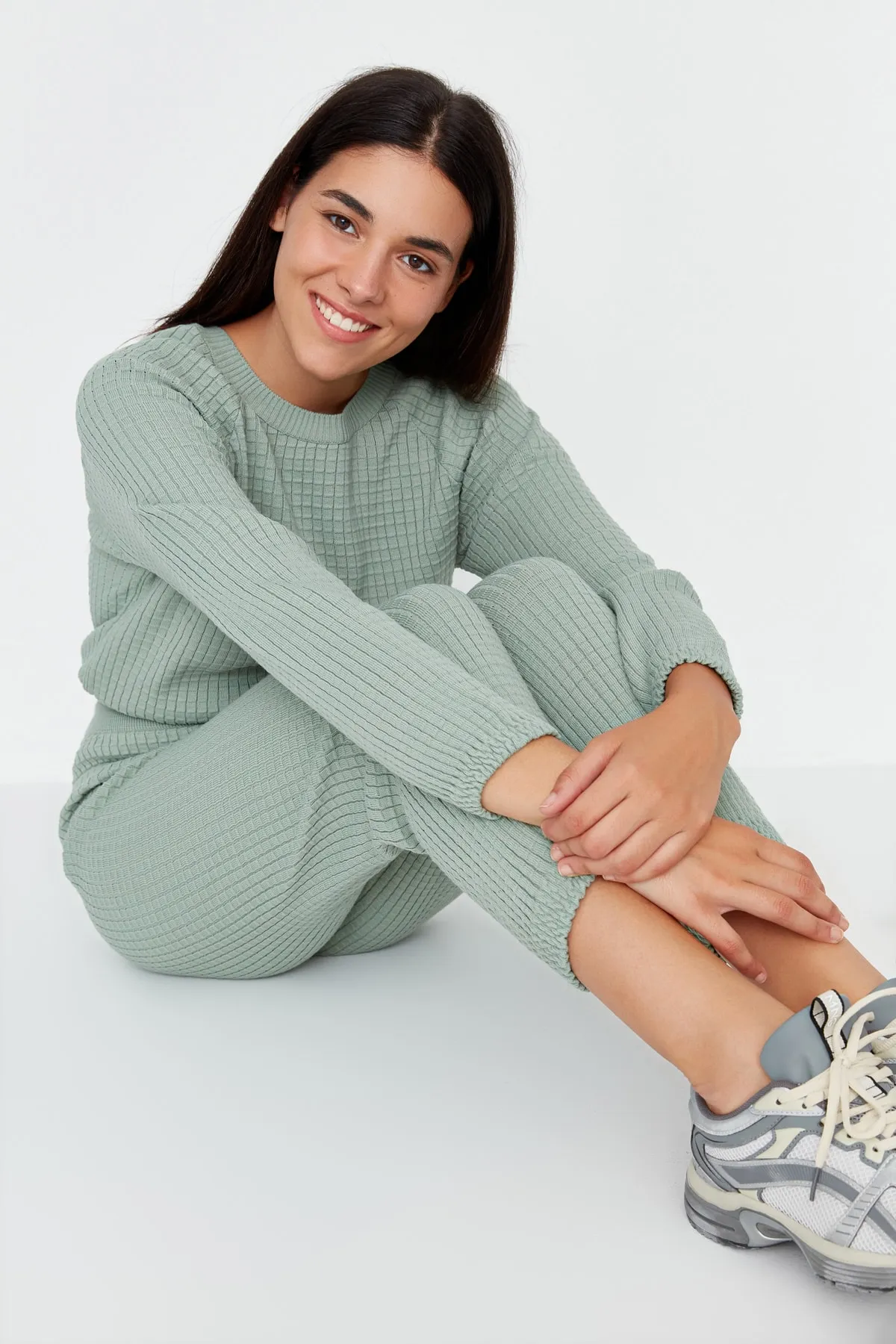 Trendyol Collection  Grünes Strickoberteil und -unterteil-Set mit detailliertem Strickmuster TWOAW23AU00209