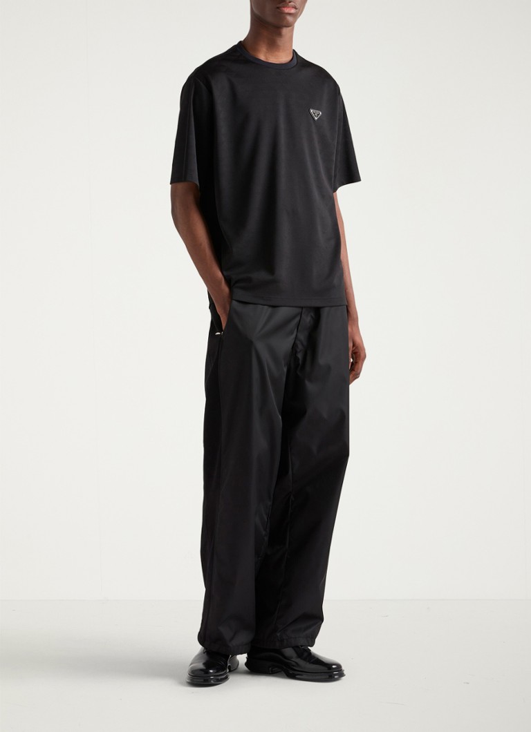 Un tricou Prada lejer cu model jacquard și logo.