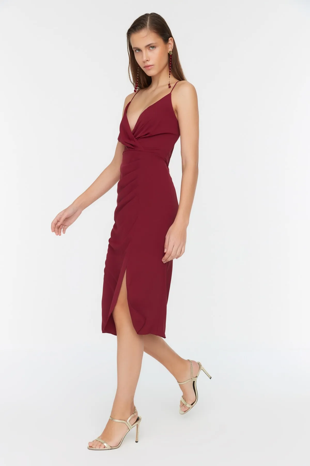 Trendyol Collection  Burgunderrotes, detailliertes, elegantes Abendkleid TPRSS22EL2292