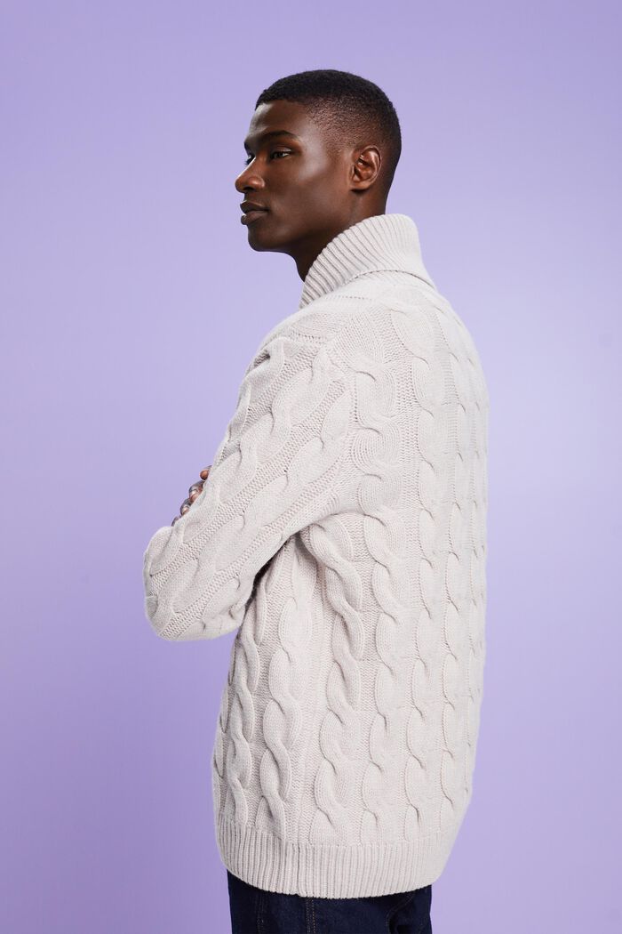 Zopfstrickpullover aus Wolle mit Schalkragen