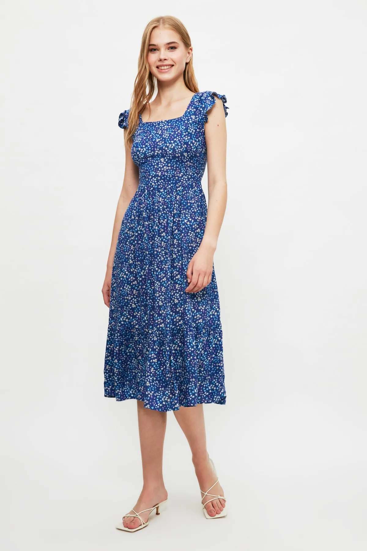 Trendyol Collection  Marineblaues A-Linien-Kleid aus Viskose mit Blumendruck und quadratischem Ausschnitt TWOSS20EL3331