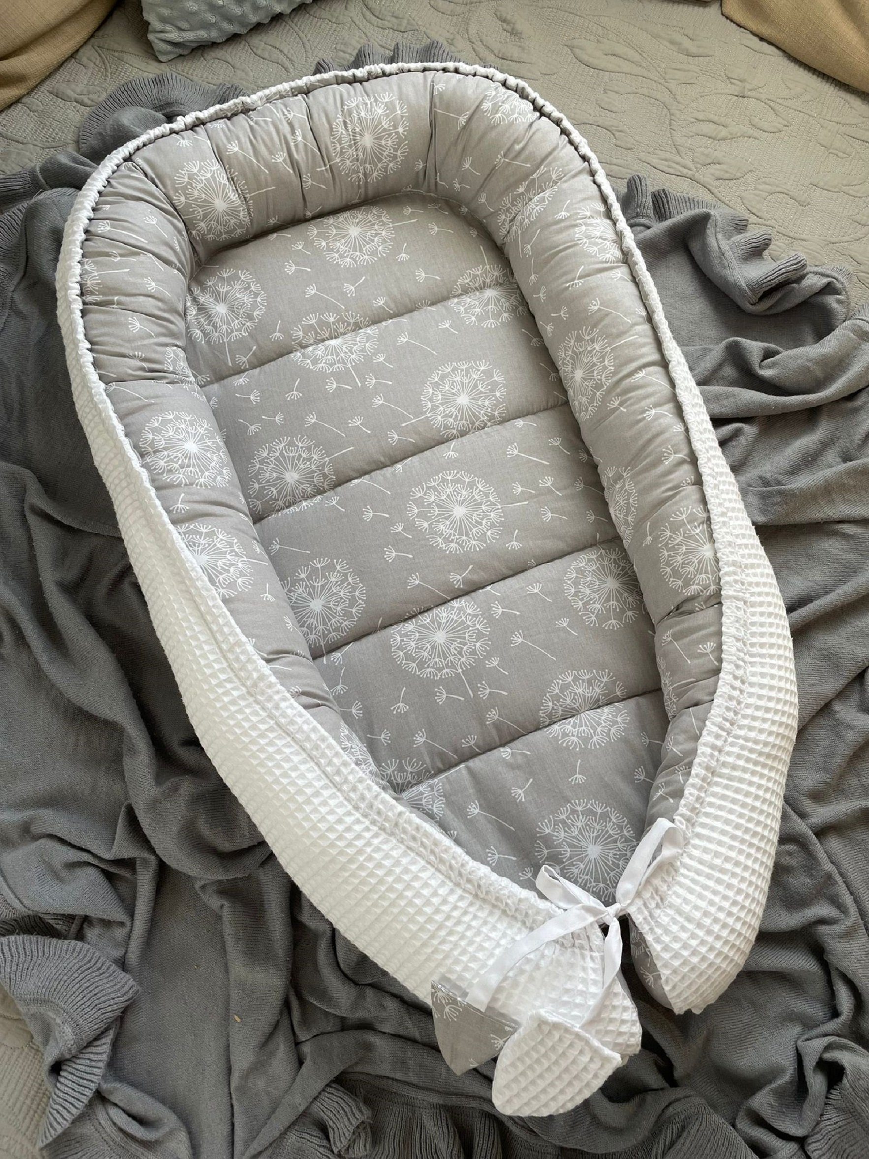 Loolay Bettnestchen WAFFELPIQUE Baumwolle BABYNEST Babykokon Neugeborene Babyausstattung, (Reisebett Nestchen SOLO/ o. in Geschenk SETS, 1-tlg., 4 Jahreszeiten WAFFELSTOFF - Design: Pustelblume Grau/ WAFFEL Weiß), 100% Europäische Stoffe und Kleinser