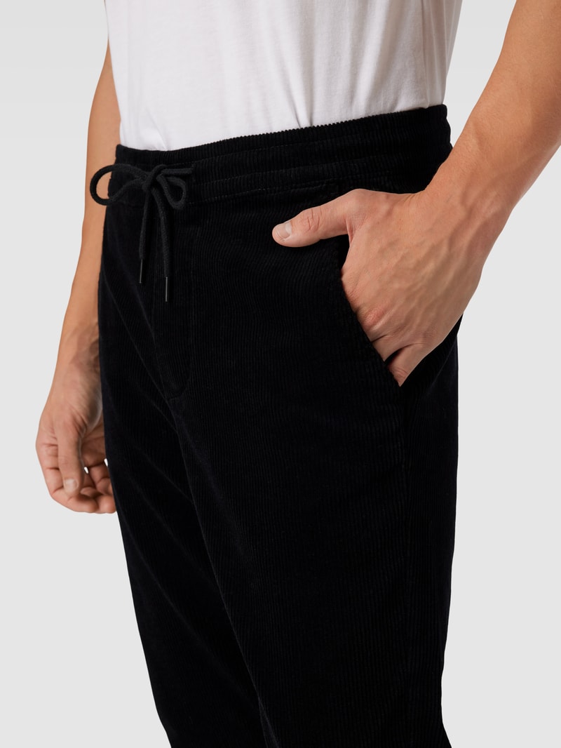 Tapered Cropped Hose aus Cord Modell 'LINUS' in schwarz