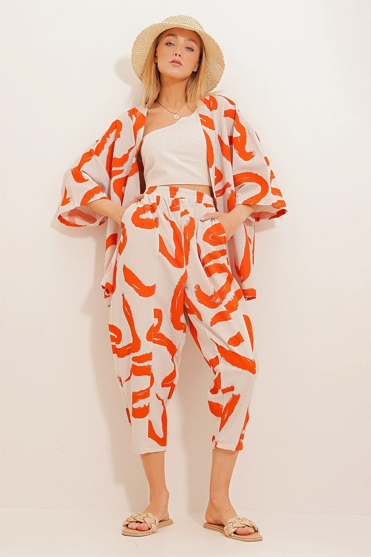 Trend Alaçatı Stili  Orange gemustertes Set aus Baggy-Hose und Kimono für Damen ALC-X10581