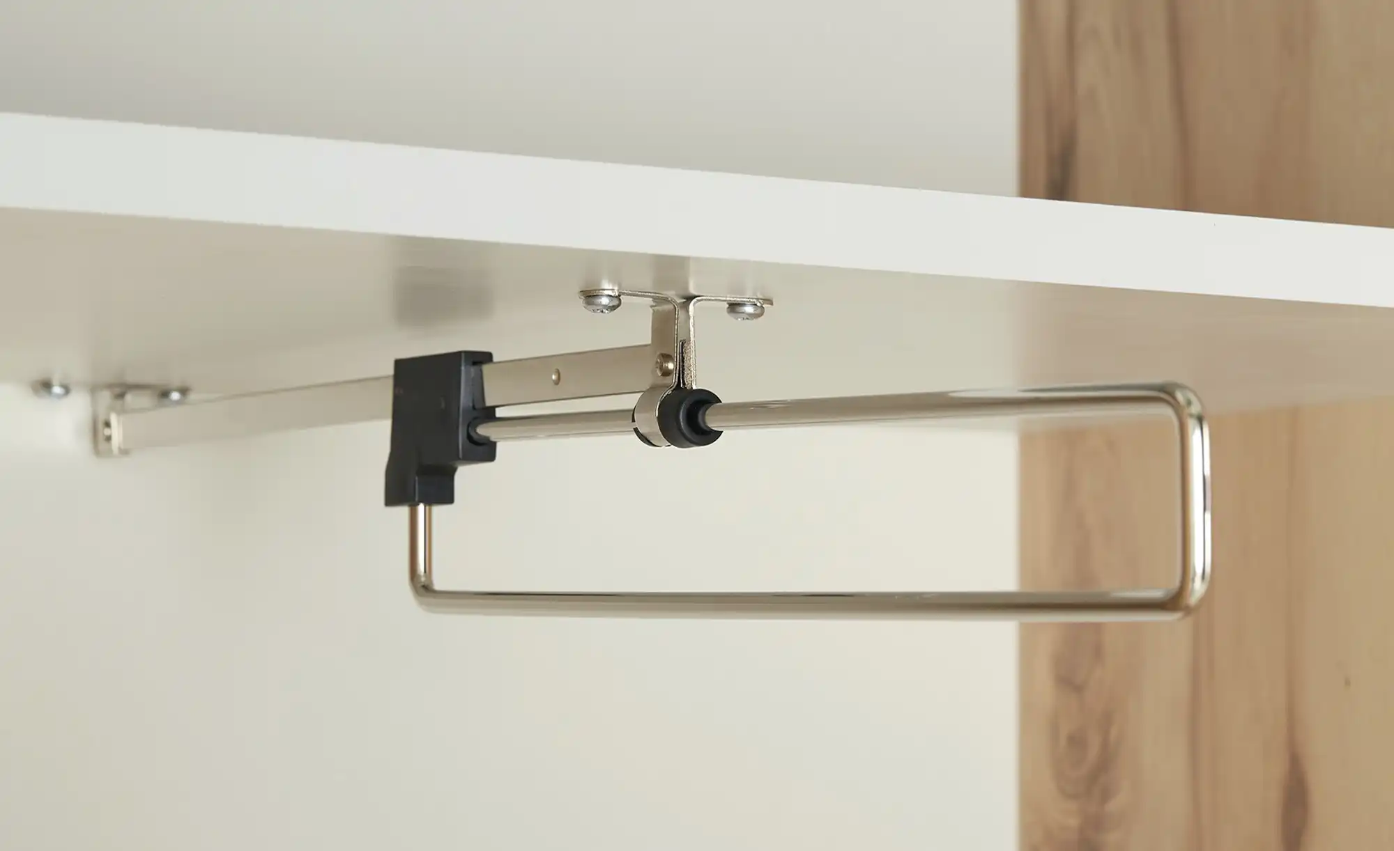 Garderobenschrank