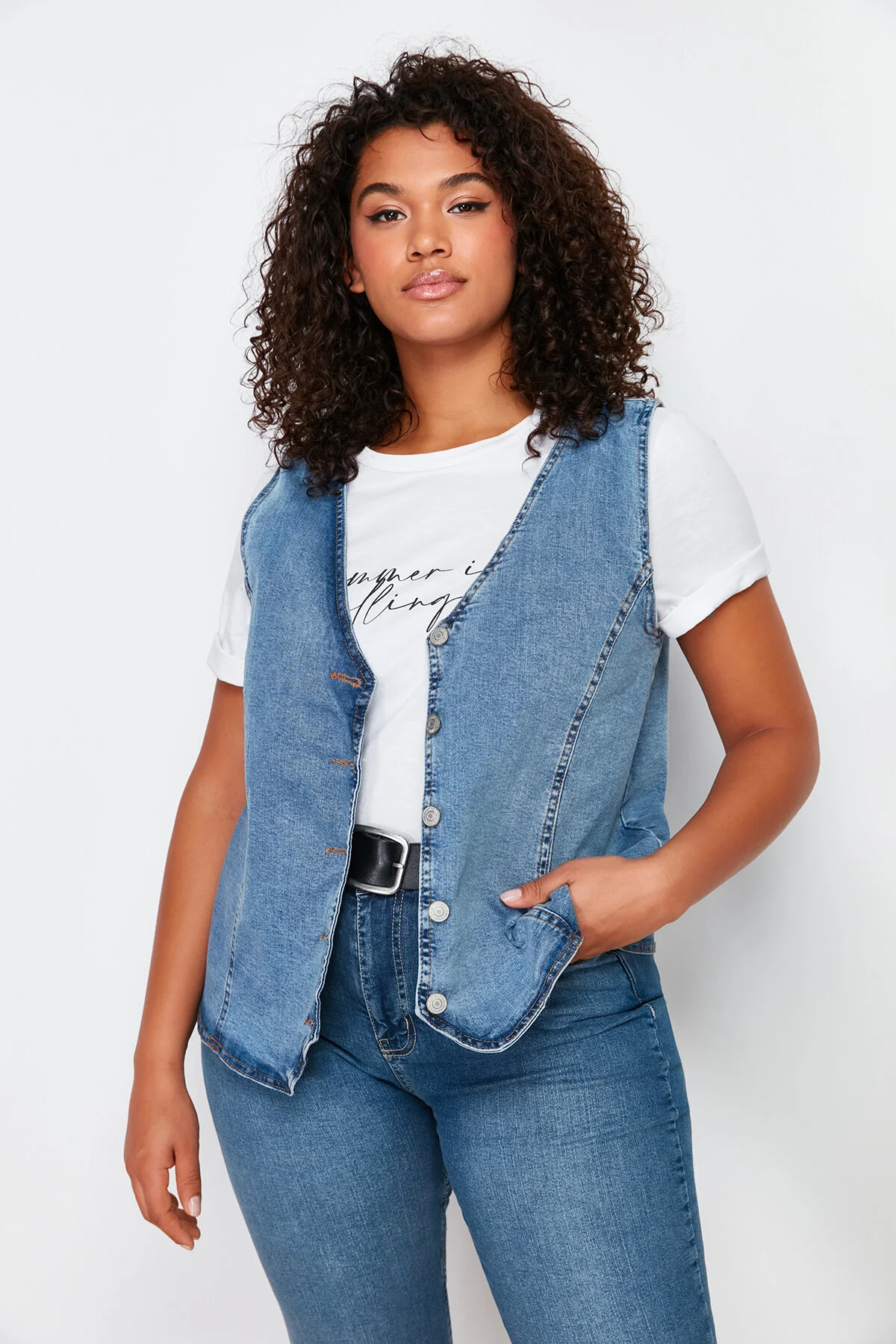 Trendyol Curve  Blaue Jeansweste TBSSS24BH00002