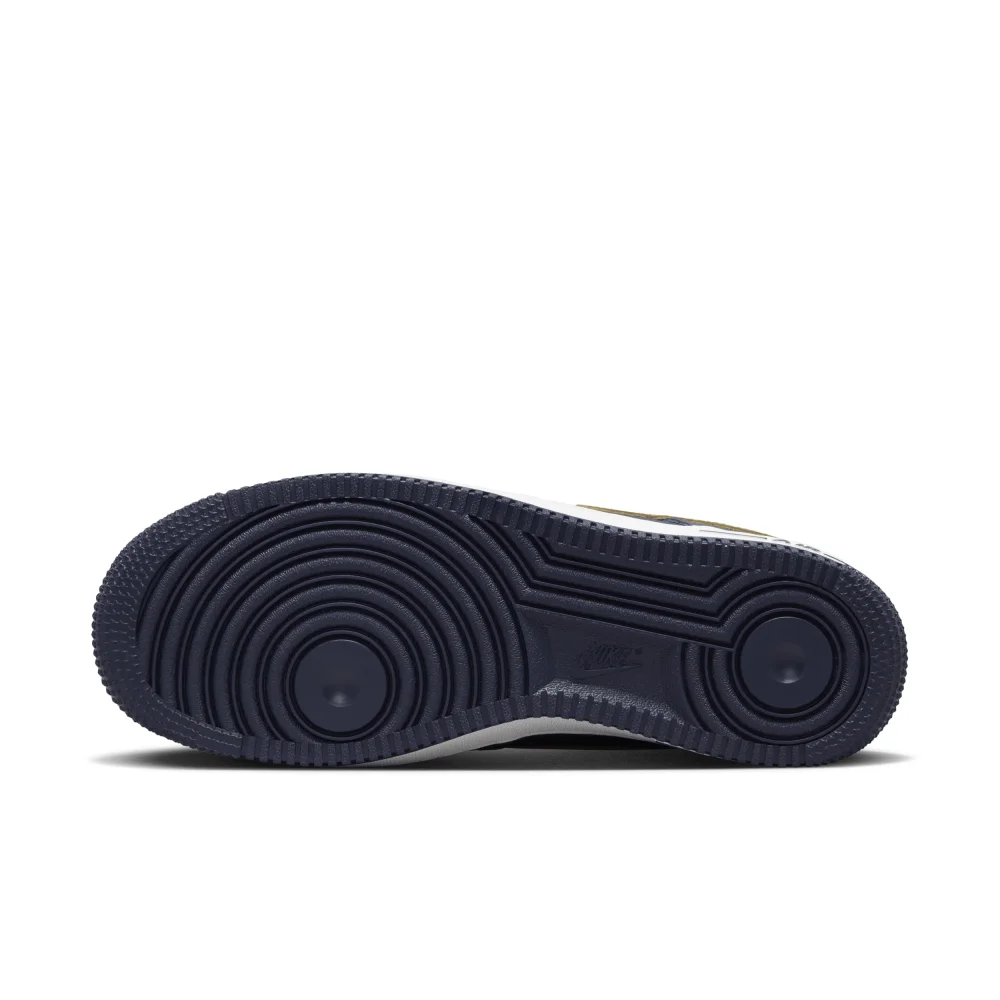 Nike Air Force 1 07 LX DR0148-300 / grün