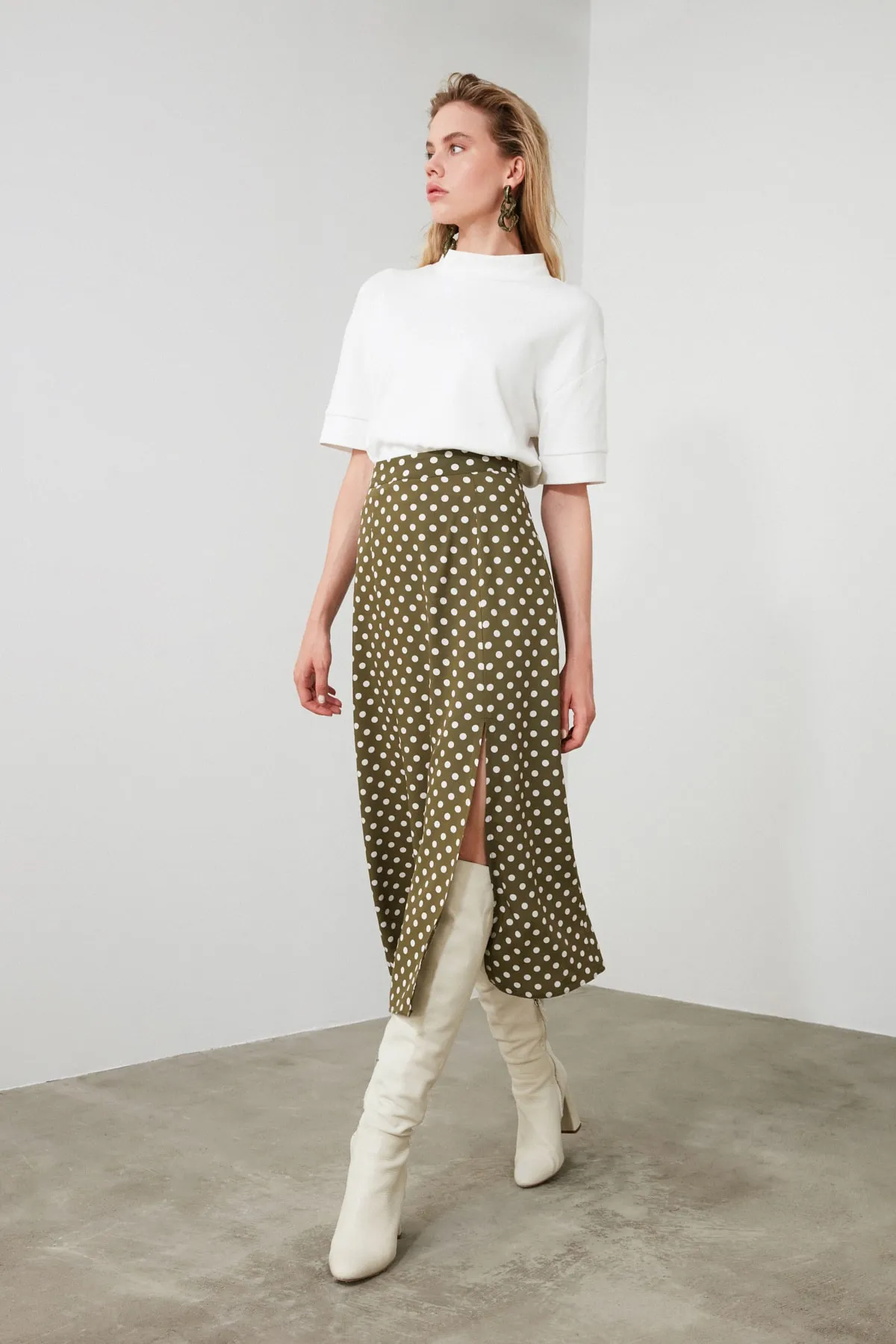Trendyol Collection  Khakifarbener, geschlitzter, detaillierter gepunkteter Webrock TWOAW20ET0205