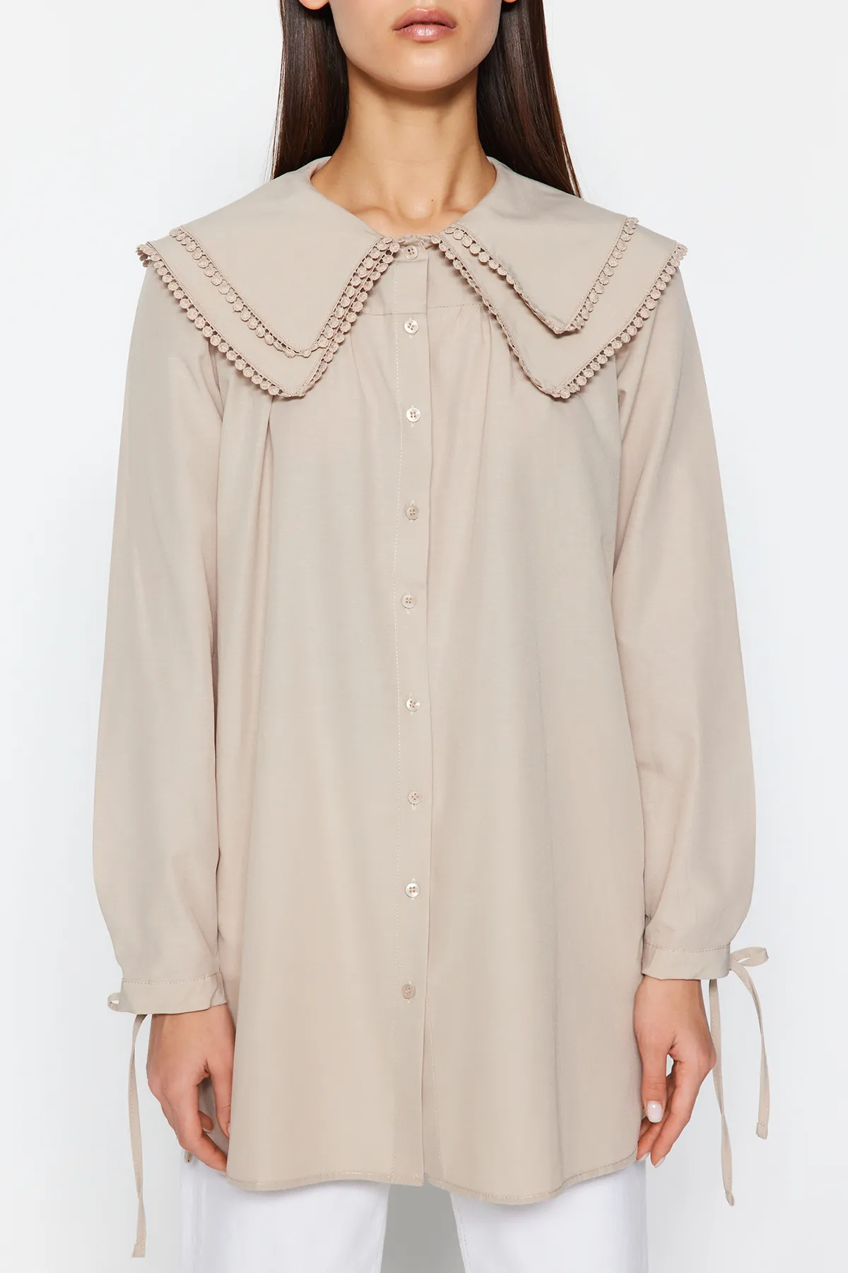 Trendyol Modest  Gewebtes Hemd mit Steinkragen und Bommeldetails TCTSS22GO0335