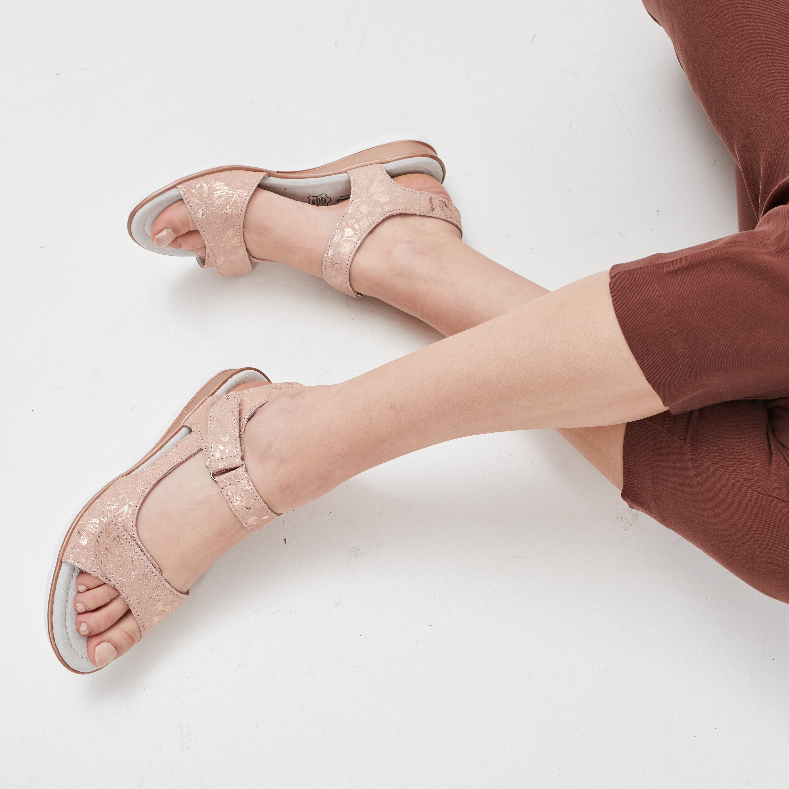 Sandales à scratchs en cuir rose femme | La Halle