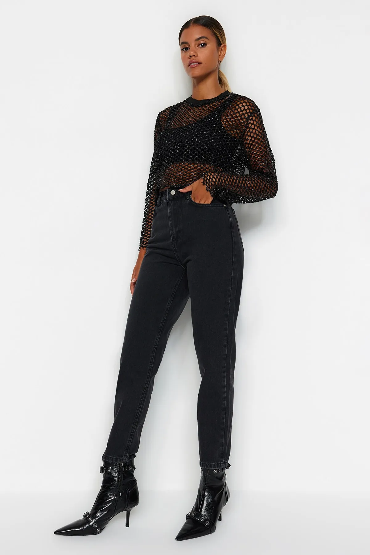 Trendyol Collection  Schwarze High-Bel-Mom-Jeans TWOSS20JE0108